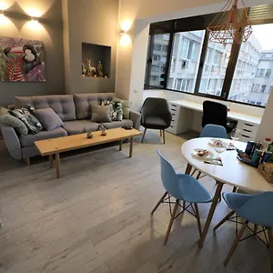 Apartamento Cozy Novotel Studio - Free Minibar - Quiet & Peace, Bucarest